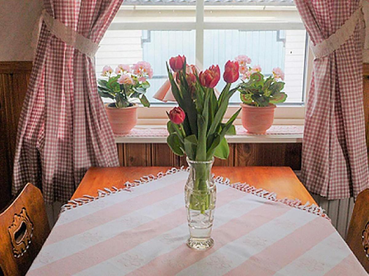 6 Person Holiday Home In Trollh Ttan Trollhättan Exteriör bild